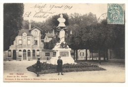 Noisiel (77) : La Place De La Statue De M. Monier, Chocolatier  En 1904  (animé) PF - Noisiel
