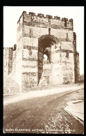 GB CARNARVON / Queen Eleanor's Gateway, Castle / - Caernarvonshire