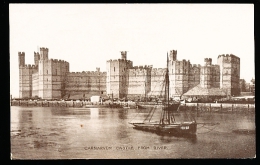 GB CARNARVON / Castle From River / - Caernarvonshire