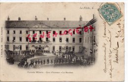 72 -  LA FLECHE - PRYTANEE MILITAIRE - COUR D' HONNEUR  LE MONOME - CARTE PRECURSEUR - La Fleche