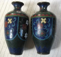 Paire De Beaux Vases Chinois En émaux Cloisonnés, Signés, D’époque XIXè - Asian Art