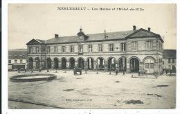 CPA -MERLERAULT -LES HALLES ET L' HOTEL DE VILLE -Orne (61) -Mairie, Caisse D' Epargne - Le Merlerault