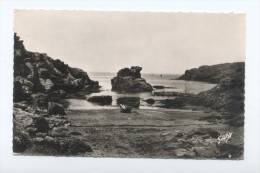 Groix.  Port Nicolas Et Le Rocher De La Vache. - Groix