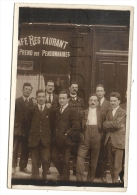 Paris 20ème  (75) : GP  Des Pensionnaires Du Café Restaurant Rue Ménilmontant Env 1920 (animée) PHOTOGRAPHIE RARE. - District 20