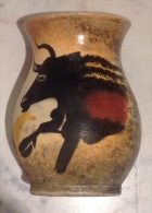 Vase En Céramique Signé J.R. Sarlat De 11,5 Cm De Haut Motif Dessin Préhistorique - Rare - Other & Unclassified