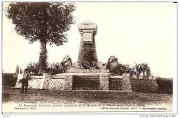 MONUMENT ELEVE AUX GLORIEUX DEFENSEURS DE LA BATAILLE DE LA MARNE  REF 13433 - Monumentos A Los Caídos