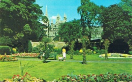 The Cathedral And Bishop's Road Gardens - PETERBOROUGH - Circulée - Sonstige & Ohne Zuordnung