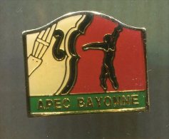 Pin´s Pins - APEC Association Pour L´emploi Des Cadres - BAYONNE - Pays Basque - Aquitaine Musique - Musique