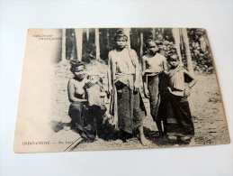 Carte Postale Ancienne : Au LAOS : 4 Jeunes Filles  Aux Seins Nus - Laos