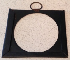 Porte Plaque Rond 13,5x15,5 En Métal Sans Marque - Rare - Supplies And Equipment