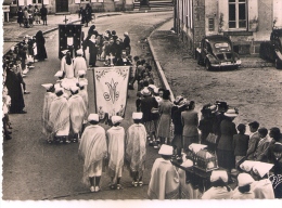 3 - PLOUDALMEZEAU (Finistère) Les Costumes Du Pays Un Jour De Procession CPSM  Grand Format écrite En 1953 - Ploudalmézeau