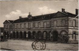 LE MERLERAULT,LES HALLES,MAIRIE,CAISSE D'EPARGNE REF 34782 - Le Merlerault