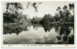 CROWTHORNE : WELLINGTON COLLEGE - THE LAKE - Otros & Sin Clasificación