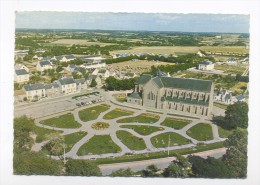 Muzillac. L'église Et Le Jardin. - Muzillac