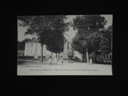 Villars - Les - Dombes:  Place De L ' Hôtel De Ville Et L ' Ecole De Garçons. - Villars-les-Dombes