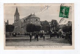 Oct13   8661449    Neuville En Poitou  Le Chevet De L'église Et Place  Du Champ De Foire - Neuville En Poitou