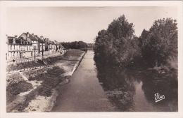 Cp , 86 , CHATELLERAULT , Les Quais Et La Vienne - Chatellerault