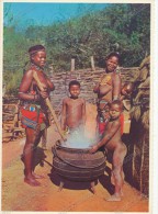 South Africa / Ethnic Nudes Zulu Mother Prepares The Midday Meals In The Sunshine / Folk Folklore Vintage Photo Postcard - Unclassified