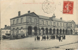 61 LE MERLERAULT HOTEL DE VILLE ET LES HALLES - Le Merlerault