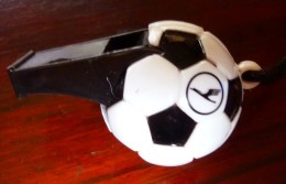 Lufthansa 50 Sifflets De Foot  Coupe Du Monde 2006 - Giveaways