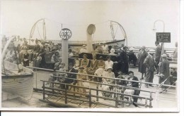 DORSET - BOURNEMOUTH - TRIPPERS ON THE PADDLER QUEEN 1935 RP  Do407 - Bournemouth (fino Al 1972)