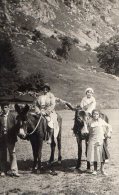 Région Pyrénées  65    Femme Et Enfant Montés Sur Anes (dos Non Carte Postale) - Midi-Pyrénées