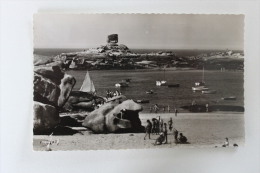 Delcampe - TREGASTEL - Carte Photo De La Plage Et Du Rocher De La Sorcière - Trégastel