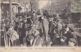 PARIS -LES FEMMES COCHERS A PARIS-MME DUFAUT SUR LES BOULEVARD PLUS DE BADAUTS QUE DES CLIENTS - Nahverkehr, Oberirdisch