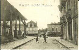 CPA  LA REOLE, Rue Gambetta Et Place Craberie  8735 - La Réole