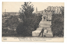 Paris 20ème Arr (75) : Enfants Amoureux Devant La Statue "Le Déclin Et L'aurore" Square Père Lachaise En 1910 (Animé). - Paris (20)