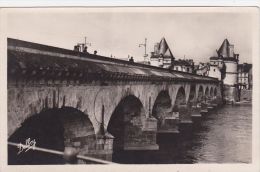 Cp , 86 , CHATELLERAULT , Le Pont Henri IV - Chatellerault