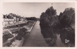 Cp , 86 , CHATELLERAULT , Les Quais  Et La Vienne - Chatellerault