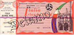 Naz. Di Calcio Italiane-- BOLOGNA--. Biglietto Originale Incontro -- ITALIA -- IRLANDA  DEL NORD1961 - Habillement, Souvenirs & Autres