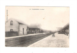 95 - VALMONDOIS - La Gare - N°63 - Pho Et Collection FLECK Nesles La Vallée - Valmondois