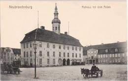 NEUBRANDENBURG Rathaus Mit Dem Palais Händler Mit Esel Karren Ackerwagen TOP-Erhaltung - Neubrandenburg