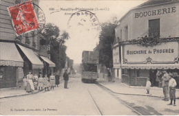 93 - Neuilly Plaisance - Avenue De La Station (animation, Tramway, Boucherie Du Progrès) - Neuilly Plaisance