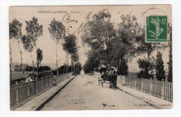 Oc13   8661563    Vouneil Sur Vienne   Le Pont Et Attelage - Vouneuil Sur Vienne