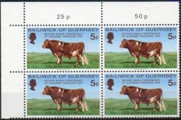 Guernesey 1972 61 ** Bloc De 4 Cdf - Bétail - Taureau De Guernesey - Vaches