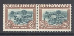SOUTH AFRICA, 1927 2s6d Very Fine MM Pair (P14, SG37), Cat £140 - Neufs