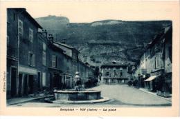 VIF LA PLACE ,ET SA FONTAINE ,TABAC,MAGASIN GERMAIN, BEAU PLAN REF 34922 - Vif