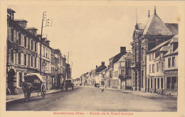 60 - Grandvilliers - Entrée De La Rue D'Aumale (animée) - Grandvilliers