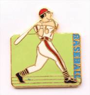 Pin's BASE BALL - Batteur Sur Fond Vert - C923 - Honkbal