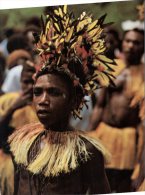 (885) Papua New Guinea - YOung Warrior With Head Dress - New Britain - Papouasie-Nouvelle-Guinée