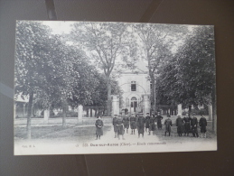 CPA Dun Sur Auron. Ecole Communale - Dun-sur-Auron