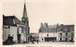 72-La SUZE (Sarthe)  L´Eglise Et La Place-Café Du Commerce- Personnages- Cpa - La Suze Sur Sarthe