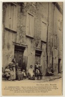 RIVESALTES  -  Famille Devant La Maison Du Maréchal, Rue Des Orangers  -  Ed. Clara, N° 6 - Rivesaltes