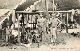 SURINAM SURINAME Indianen In Hun Kamp Ethnologie Campement D'indiens Gros Plan - Suriname