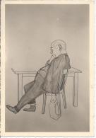 8175 - Caricature Homme Inconnu Assoupi Sur Une Chaise Un Papier à La Main Photo Agfa - Hommes
