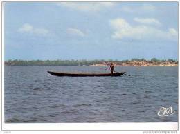 TOGO   -   TOGOVILLE -  Le Lac  ..... -  Le Passe ......  - Pirogue  -  N°  13 - Togo