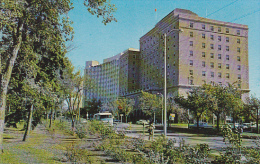 Canada Victoria Avenue Looking East With Hotel Saskatchewan Regina Saskatchewan - Autres & Non Classés